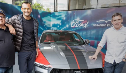 Ford doa Mustang para leilão beneficente