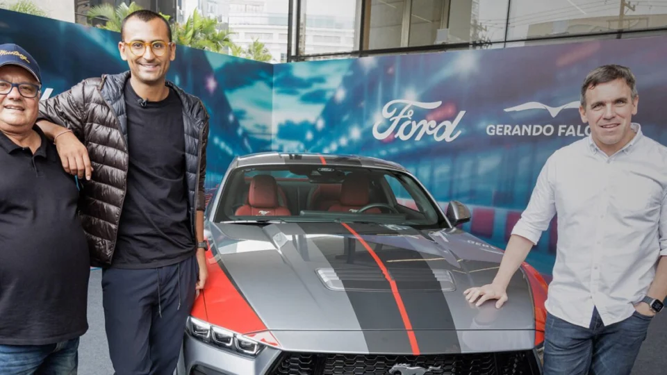 Ford doa Mustang para leilão beneficente