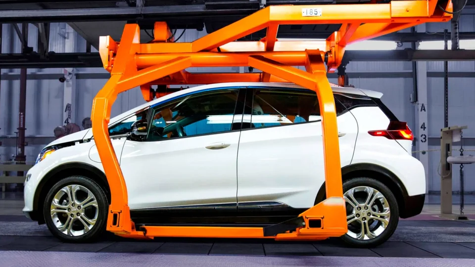 Anfavea prevê que dois terços dos veículos vendidos no país serão eletrificados até 2035