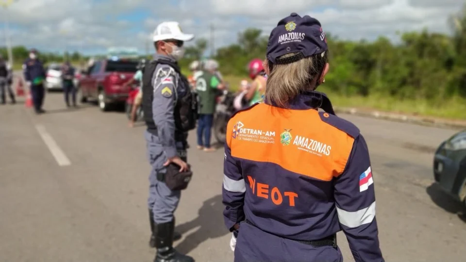 Detran-AM autua mais de 300 condutores em feriado prolongado