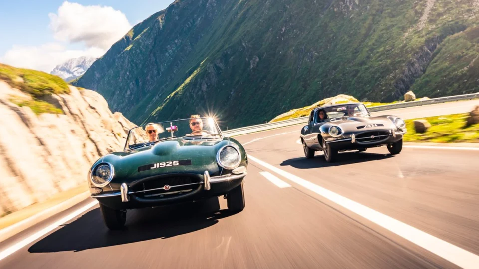 Aventura Luxuosa: Jaguar Classic leva clientes até a suíça a bordo do E-Type 60 collection