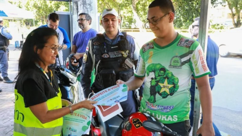 Operação ‘blitz educativa’ é promovida para motociclistas da zona Oeste de Manaus