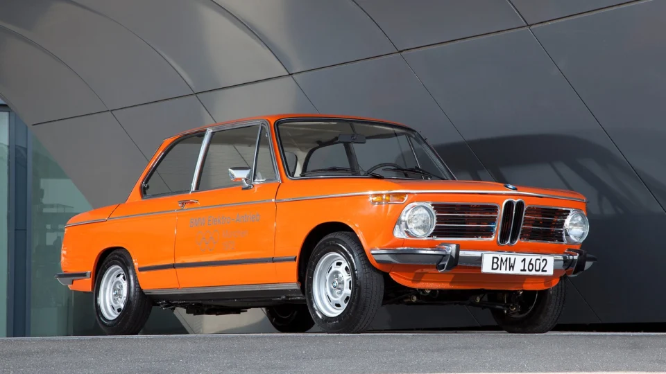 BMW 1602: primeiro carro elétrico da marca completa 50 anos