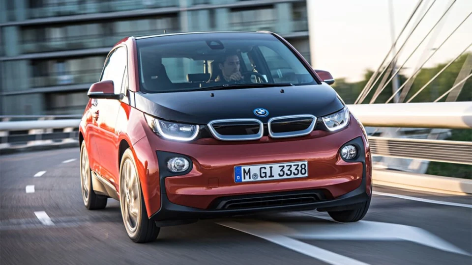 BMW BR desenvolve projeto de autonomia no BMW i3 e o torna neutro em emissão de CO2