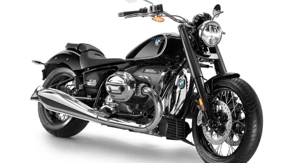 BMW R 18 chega ao Brasil equipada com o maior motor boxer da marca e visual atemporal