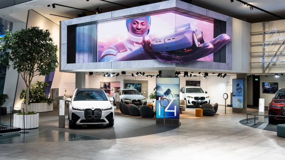 BMW Welt apresenta BMW i – Mega Me, uma nova animação 3D com tecnologia de troca de rosto