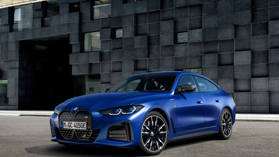 BMW i4 estreia no Brasil com 590 km de autonomia e preço a partir de R$ 496.950