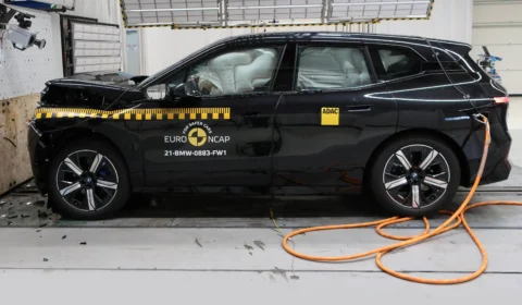 BMW iX conquista cinco estrelas no teste de segurança do Euro NCAP