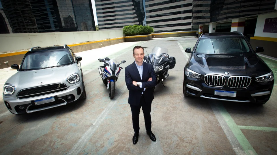 BMW lidera mercado premium em 2021 e projeta expansão em 2022