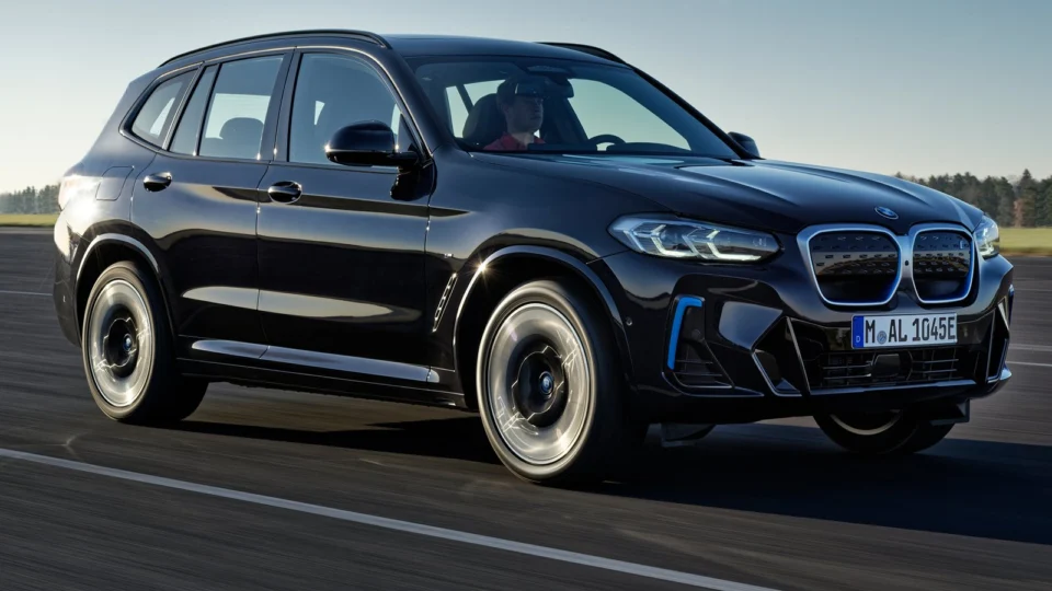 BMW prepara ofensiva elétrica e terá cinco modelos alimentados apenas com bateria à venda em 2022