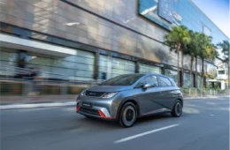 Mercado de veículos eletrificados cresce 30% no Brasil, com destaque para híbridos e chineses