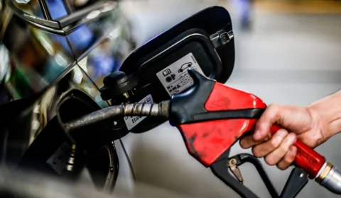 Bolsonaro afirma que entregará PEC dos combustíveis na próxima semana