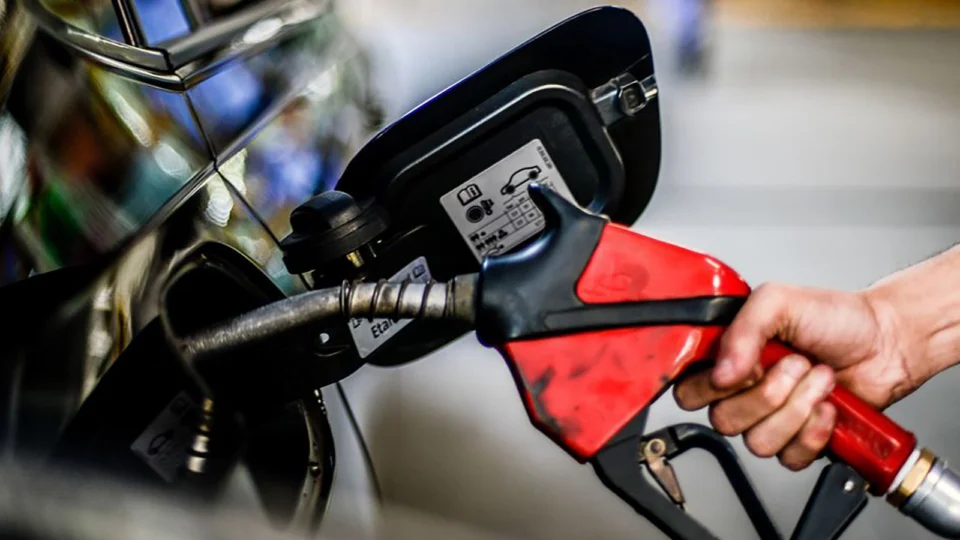 Bolsonaro afirma que entregará PEC dos combustíveis na próxima semana