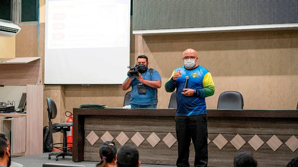 CNH Social: Detran-AM dá início às aulas teóricas e práticas do projeto