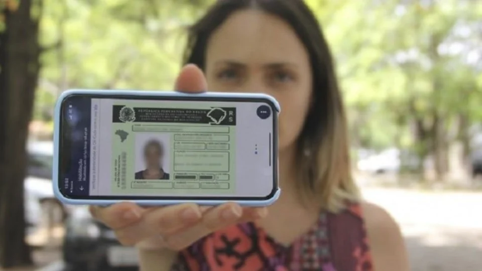 É possível andar só com a CNH digital?