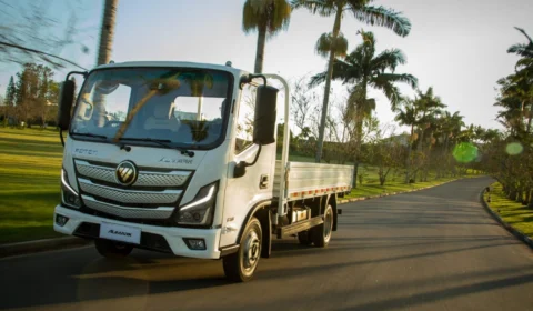 Novo caminhão semileve da Foton terá revisões gratuitas por 3 anos ou 100 mil km rodados