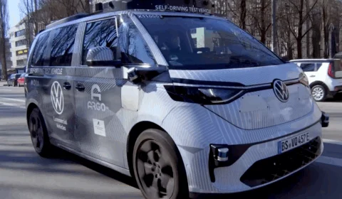 Kombi elétrica autônoma circula sem motorista nas ruas da Alemanha