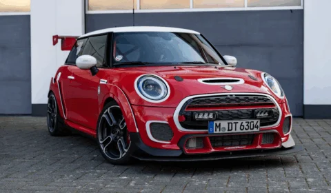 MINI John Cooper Works volta as pistas de corrida após 10 anos