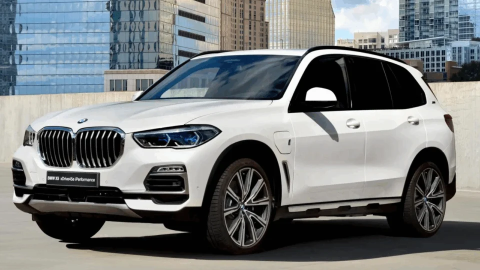 BMW convoca proprietários do X5 xDrive45e para recall