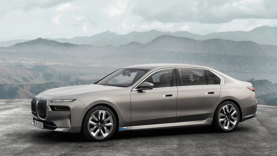 Novo BMW i7 tem tecnologia IconicSounds Electric com novas experiências