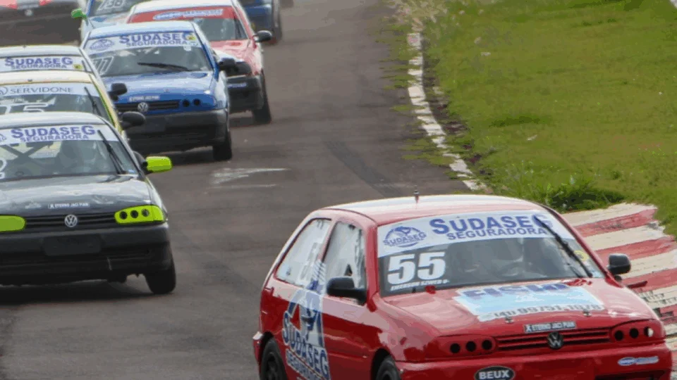 Categoria Turismo B tem o maior grid na abertura do Paranaense de Velocidade