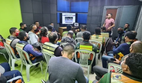Mototaxistas participam de curso on-line  para oferecer melhores serviços aos usuários
