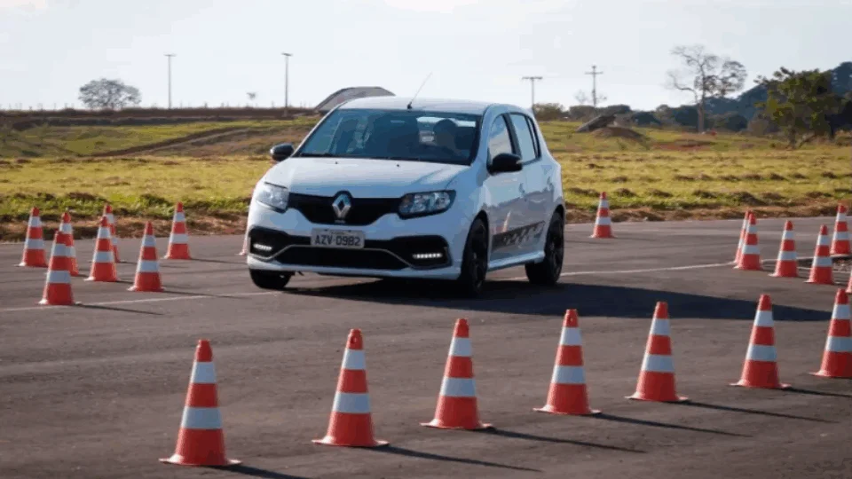 Renault oferece cursos para colaboradores e clientes durante a Semana Nacional de Trânsito