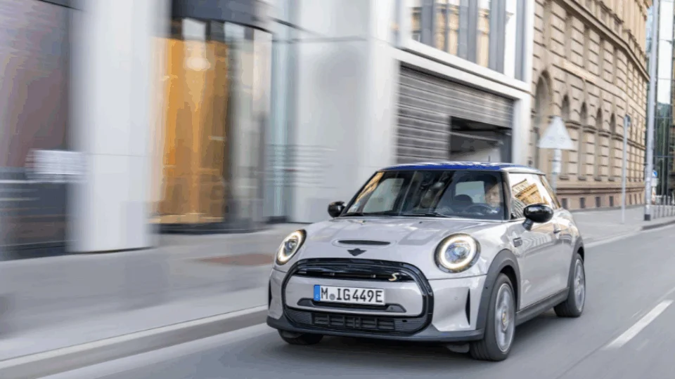 MINI Cooper S E lidera lista de emplacamentos entre carros elétricos compactos em 2021