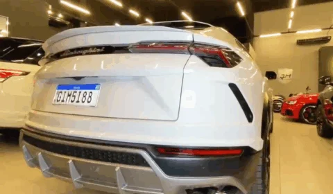 Loja dos sonhos: conheça o salão que tem o único SUV Lamborghini da região Norte