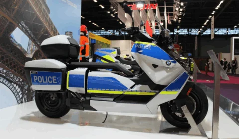 BMW celebra estreia da nova BMW CE 04