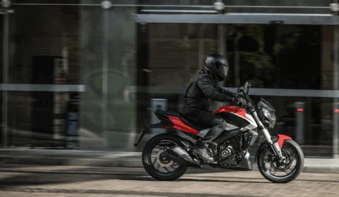 Bajaj lança naked Dominar 250 no Brasil 