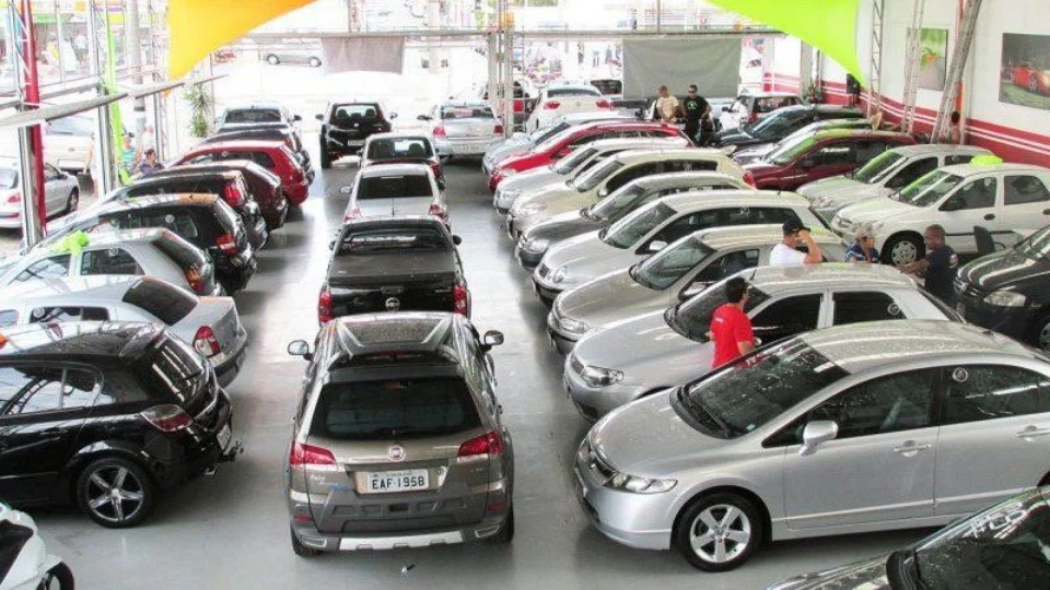 Mercado de carros usados cresce 3,8% em agosto, apesar de pequena queda mensal