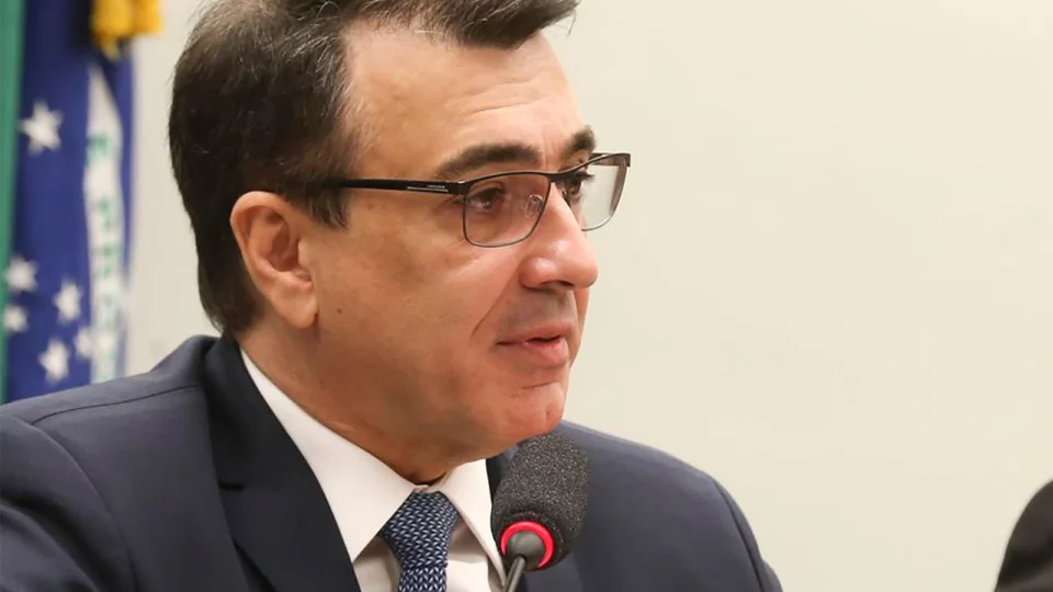 Chanceler brasileiro negocia compra de diesel com Rússia