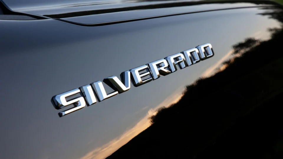 Chevrolet confirma picape Silverado no Brasil em 2023