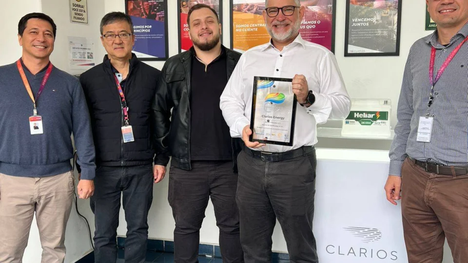Fábrica da Clarios no Brasil recebe certificação em energia renovável