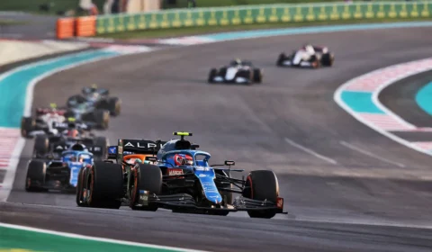 Com dobradinha nos pontos, escuderia Alpine garante o quinto lugar no campeonato de F1