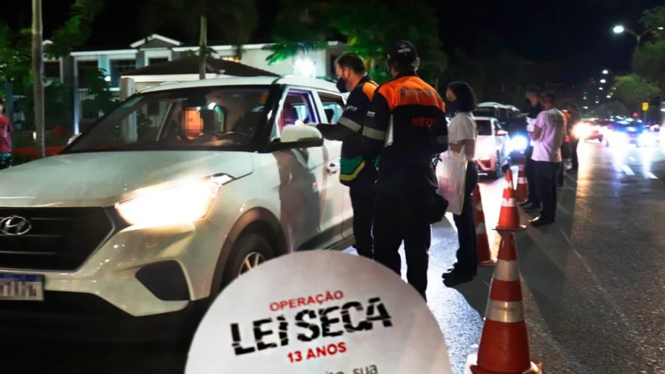 Em blitze no aniversário da Lei Seca, Detran-AM flagra 21 condutores dirigindo sob efeito de álcool