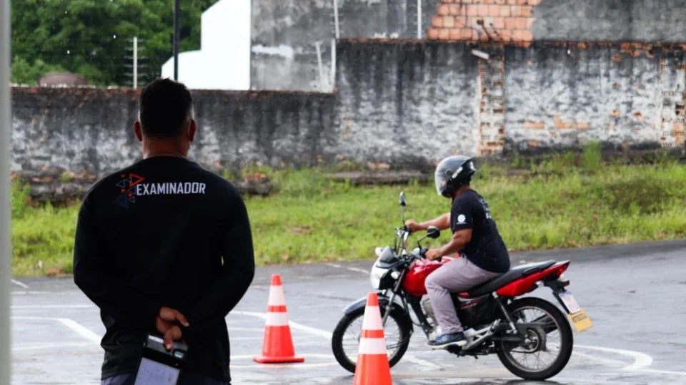 Detran-AM realiza provas de legislação e de direção em 21 municípios