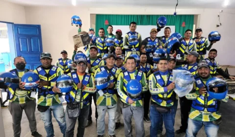 Projeto entrega 58 kits de segurança para mototaxistas, em Benjamin Constant