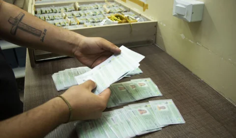 Detran-AM alerta sobre CNHs, que voltam a ter prazo de 30 dias para renovação