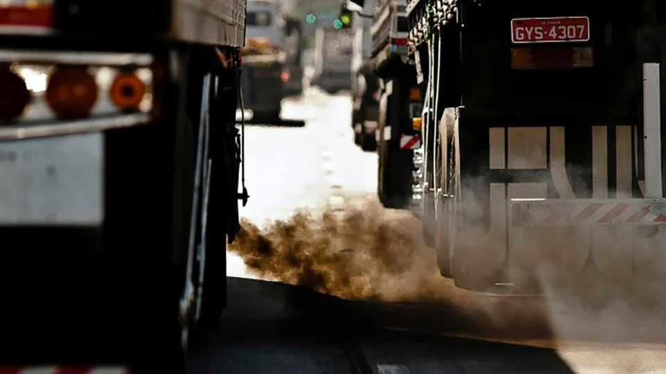 Distribuidoras de combustíveis cumprem 97% da meta de redução de emissão de gases