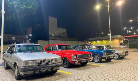 Encontro de carros antigos e chegada do Papai Noel são atrações deste domingo