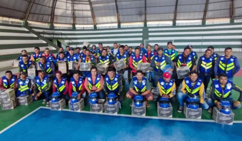 Em São Gabriel da Cachoeira, Governo do Amazonas entrega 65 kits de segurança para mototaxistas