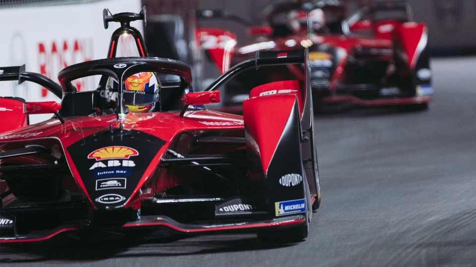 Equipe Nissan e.dams mostra ritmo nas desafiantes rodadas de abertura da Fórmula E em Diriyah