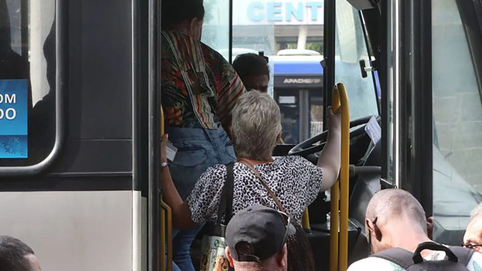 Exame toxicológico constata uso de drogas entre motoristas de ônibus