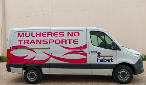 Para formação de motoristas mulheres, Mercedes-Benz e Vans Brasil realizam parceria com a Fabet