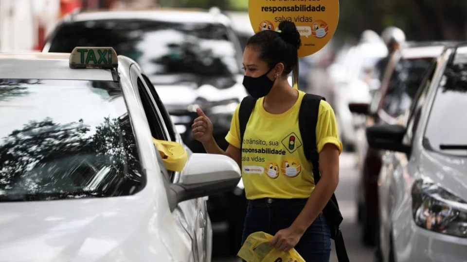 Brasil aprova plano e campanha para reduzir mortes no trânsito em 50%