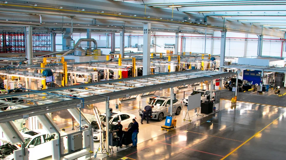 Fábrica da BMW celebra 8 anos produzindo carros premium