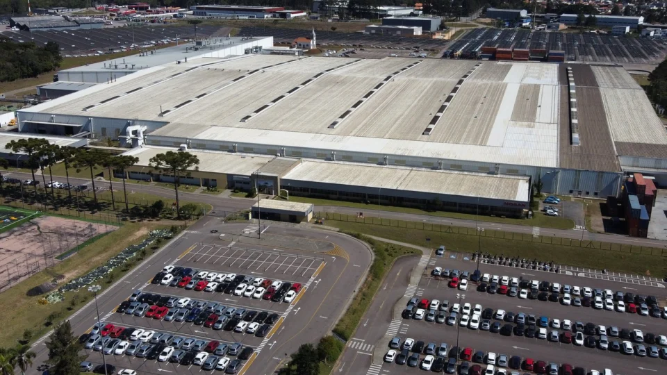 Fábrica de utilitários da Renault completa 20 anos de atividades no Brasil