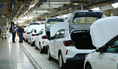 Alta demanda faz dobrar a produção dos modelos Tracker e Onix